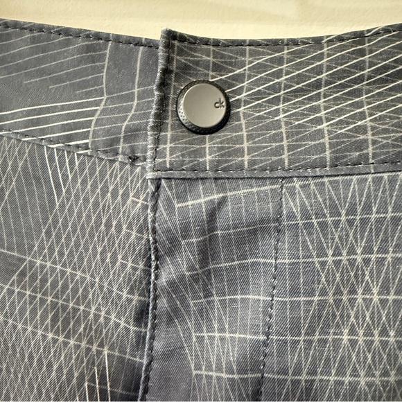 Calvin Klein Geometric Black and Grey Men's Preppy Golf Athletic Shorts Size 32 - Picture 5 of 17